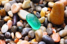 吕口口《谁的生活不是鸡零狗碎》歌词表达及评论赏析