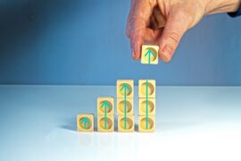 越发的近义词及造句例子有哪些