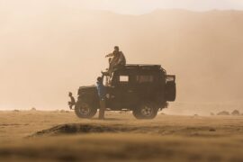 郑伊健《老友万岁》歌词表达及评论赏析