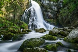 李白《望庐山瀑布》全文及鉴赏