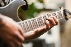 崔健《一无所有》歌词表达及评论赏析