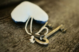 宝石Gem《老伤》 (立功主题曲) 歌词及评论赏析