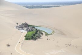 孙悦《月牙泉》歌词及评论赏析