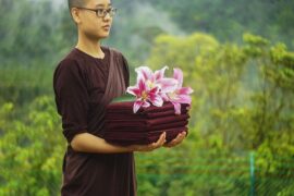 卦者灵风《袈裟》歌词及评论赏析