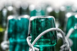 刘思鉴《玻璃》歌词及评论赏析