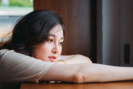 薛之谦、黄龄《我们爱过就好》歌词及评论赏析