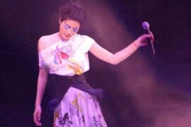 容易受伤的女人粤语谐音歌词封面图