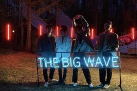 大波浪乐队《在十九岁的初夏里》歌词完整版