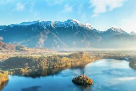 不登高山，不知天之高也；不临深溪，不知地之厚也。