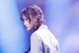 黄霄雲新歌《要不然我们就这样一万年》歌词