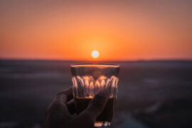 哀声叹气是贬义词吗？