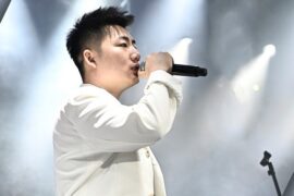 徐剑秋新歌《鲜花和荆棘》歌词完整版