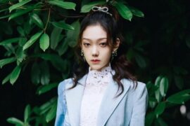 希林娜依高新歌《微光星海》歌词完整版