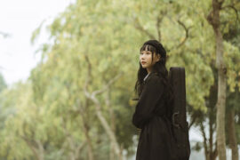 昂首的近义词有哪些？