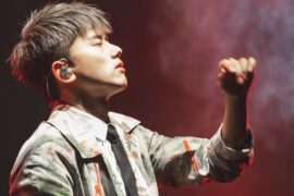 张杰《看月亮爬上来》歌词完整版