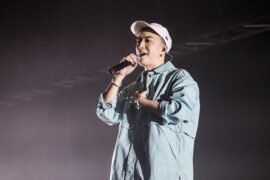 Jony J《山脚》歌词完整版