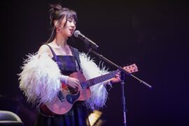 谢春花新歌《可人生只有一次》歌词完整版