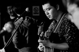 燃谷子、马頔《马路天使》歌词完整版