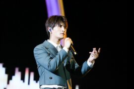 张远、启航学校合唱团《月亮船》歌词完整版