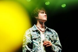 池约翰C.J 、张敬豪《Hello mama》歌词