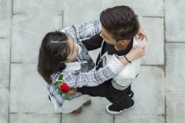 云汐《我哪敢奋不顾身去见你》歌词完整版