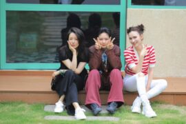 周笔畅、卢靖姗、孙悦《看看》歌词完整版