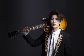 刘凤瑶《By your side》歌词(消失的她电影插曲)