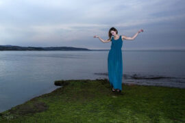 陆杰awr《32度的晚风》歌词完整版