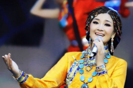 降央卓玛《草原情歌》歌词