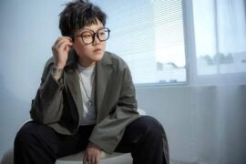 王靖雯《迎光而上》歌词(2023年KPL王者荣耀职业联赛夏季赛主题曲)