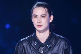 黄旭、step.jad依加《天空慢慢变暗》歌词