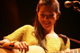 张悬《蓝天白云》歌词