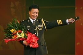 阎维文《骆驼草》歌词