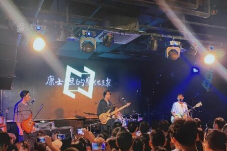 康士坦的变化球《Hi There》歌词