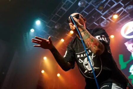 《过年喽》歌词（首届摇滚春晚主题歌）