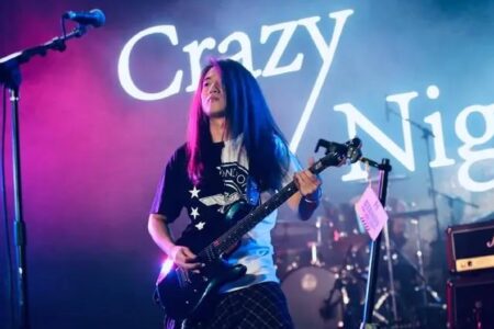 悲伤玩具《我想去跨越你离我很近但又像相隔一万里的河》歌词