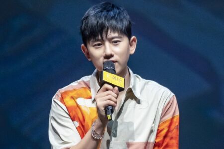 张杰《追光者》歌词（时光音乐会·老友记Live版）