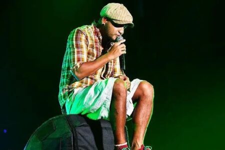 张震岳、Star Chasers《等待南风》歌词 (滚石摘星号主题曲)