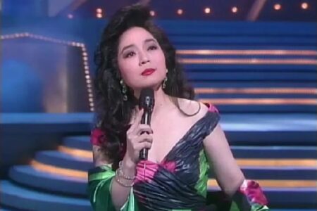 徐小凤《在水中央》歌词