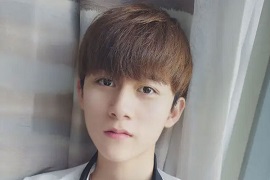 王唯乐《不甘》歌词封面图