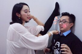 腿咚是什么意思（附腿咚动作图片）