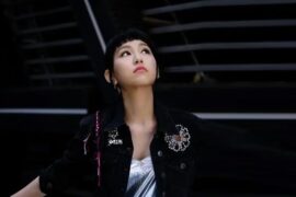 炎明熹《Crystal Clear》完整版歌词