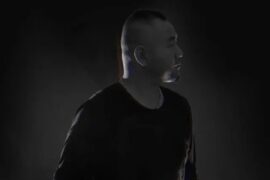 虎二《你应该很快乐》完整版歌词