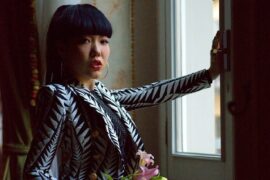 吴莫愁《逐光》歌词(和平精英龙跃长城预热曲)