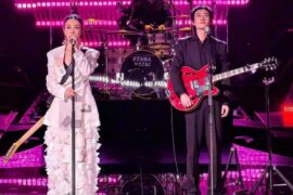 那英回春丹合唱《鲜花》歌词高清封面图