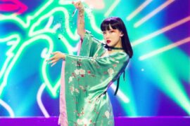 黄龄《彩色复活券》完整版歌词