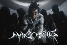 万妮达《前进 Marching》歌词及评论