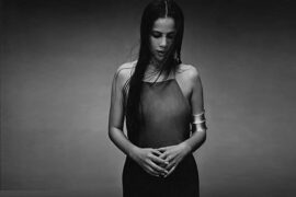 朱哲琴《一个真实的故事》完整版歌词