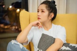 何洁《不发疯受不了》歌词及赏析