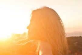 十个勤天《果敢》歌词表达及评论赏析